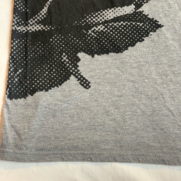 3/$15 Xhilaration Grey Graphic T-shirt - Picture 5 of 7